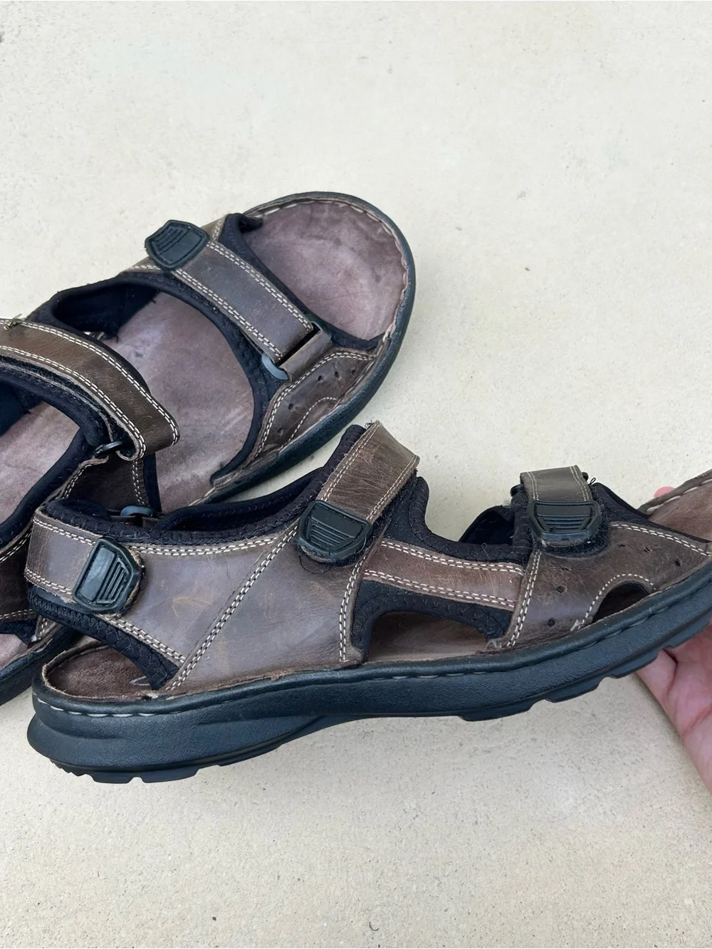 Clarks Mens Brown Leather Strap Velcro Sandals Size 10